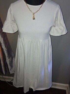 Boohoo Flowy Comfortable Casual Dress. Size 4